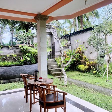 ホテル Gusti Rai House ウブド エクステリア 写真